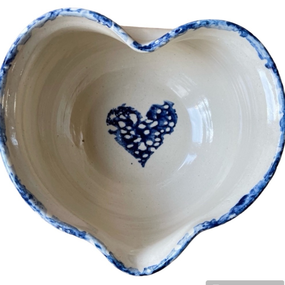 Marshall Pottery Signed Heart Batter Bowl with Pouring Spout Blue Sponge Painted